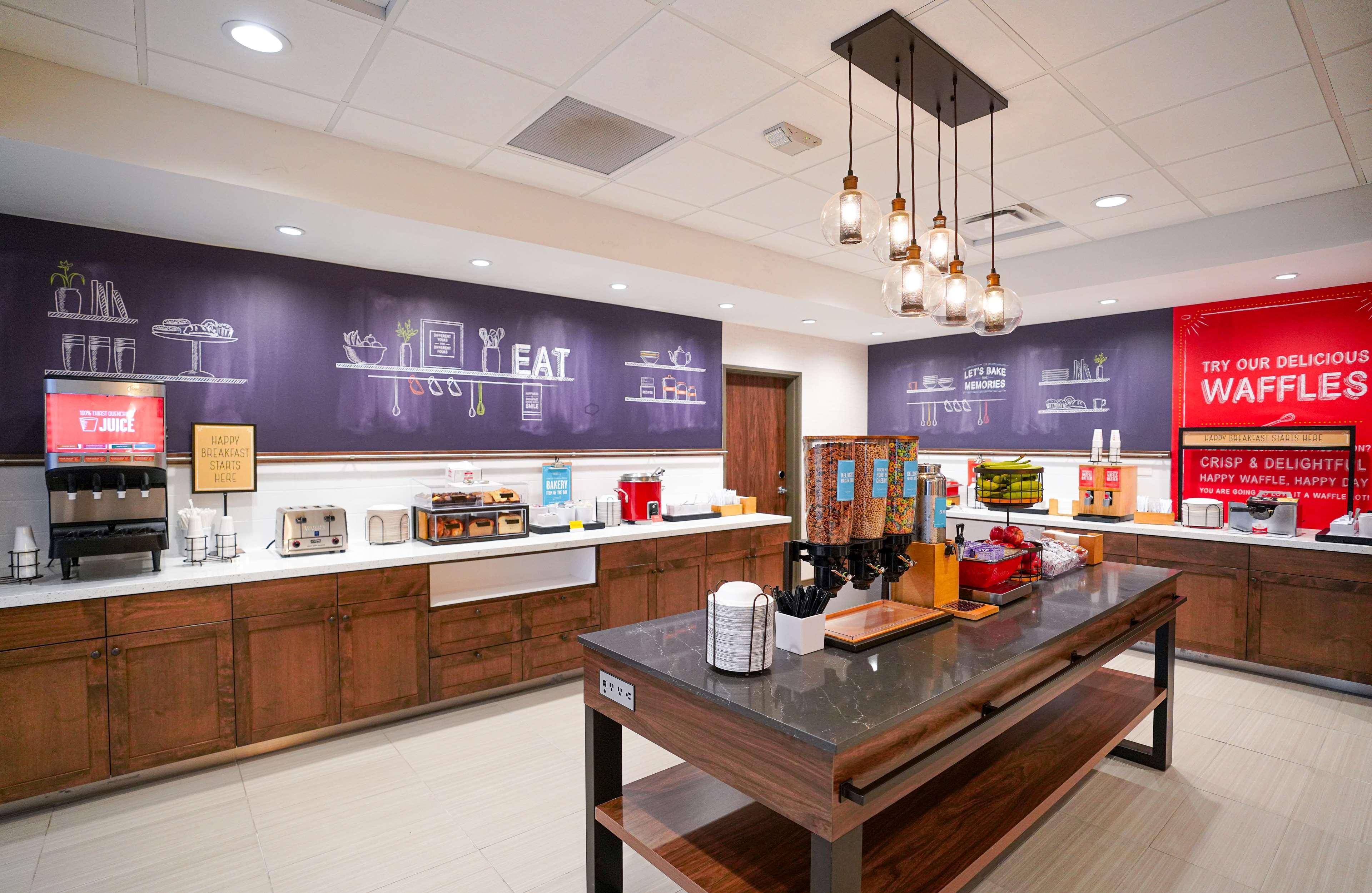 Hampton I-25 Central Hotel 3*