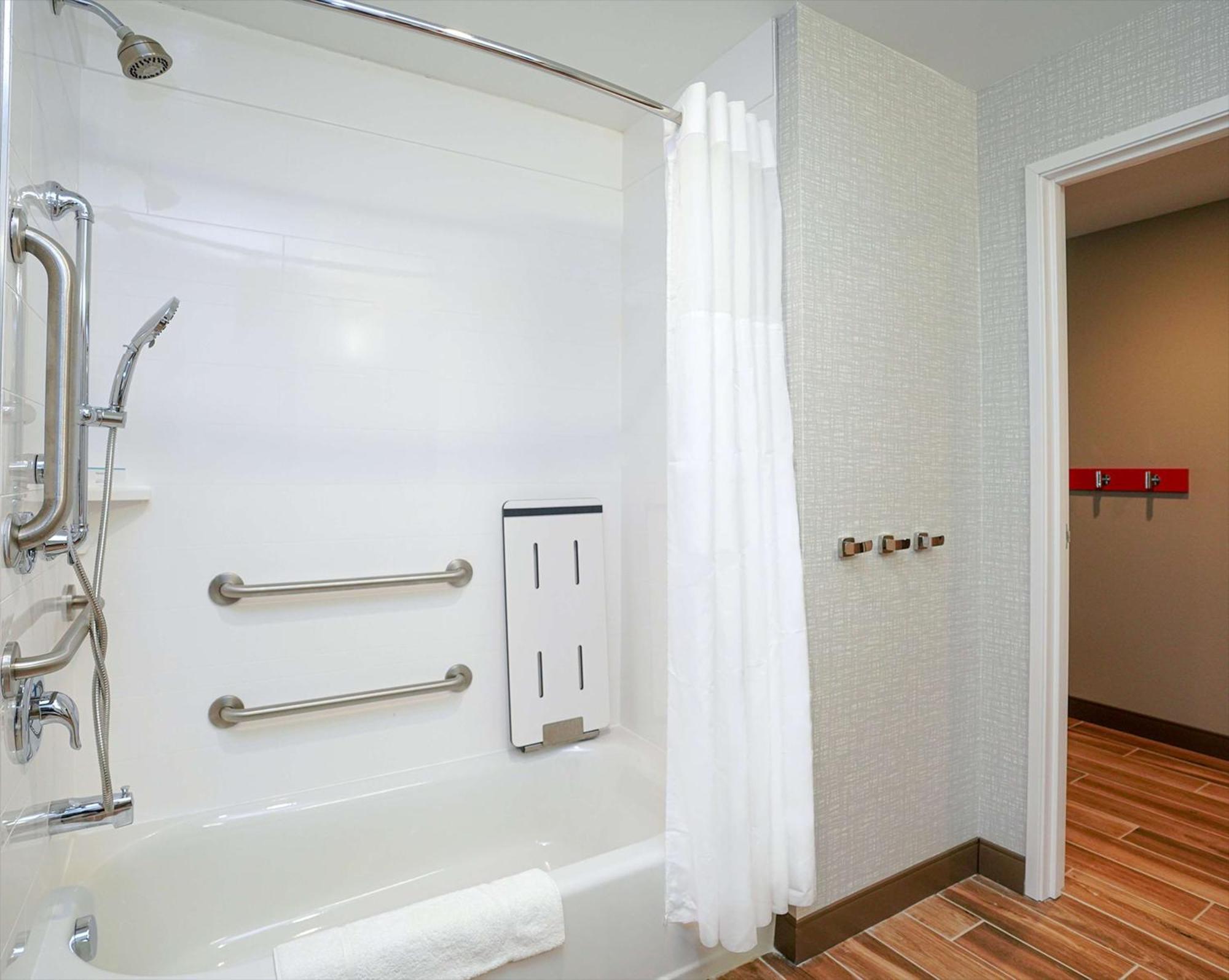 Hampton I-25 Hotel 3*